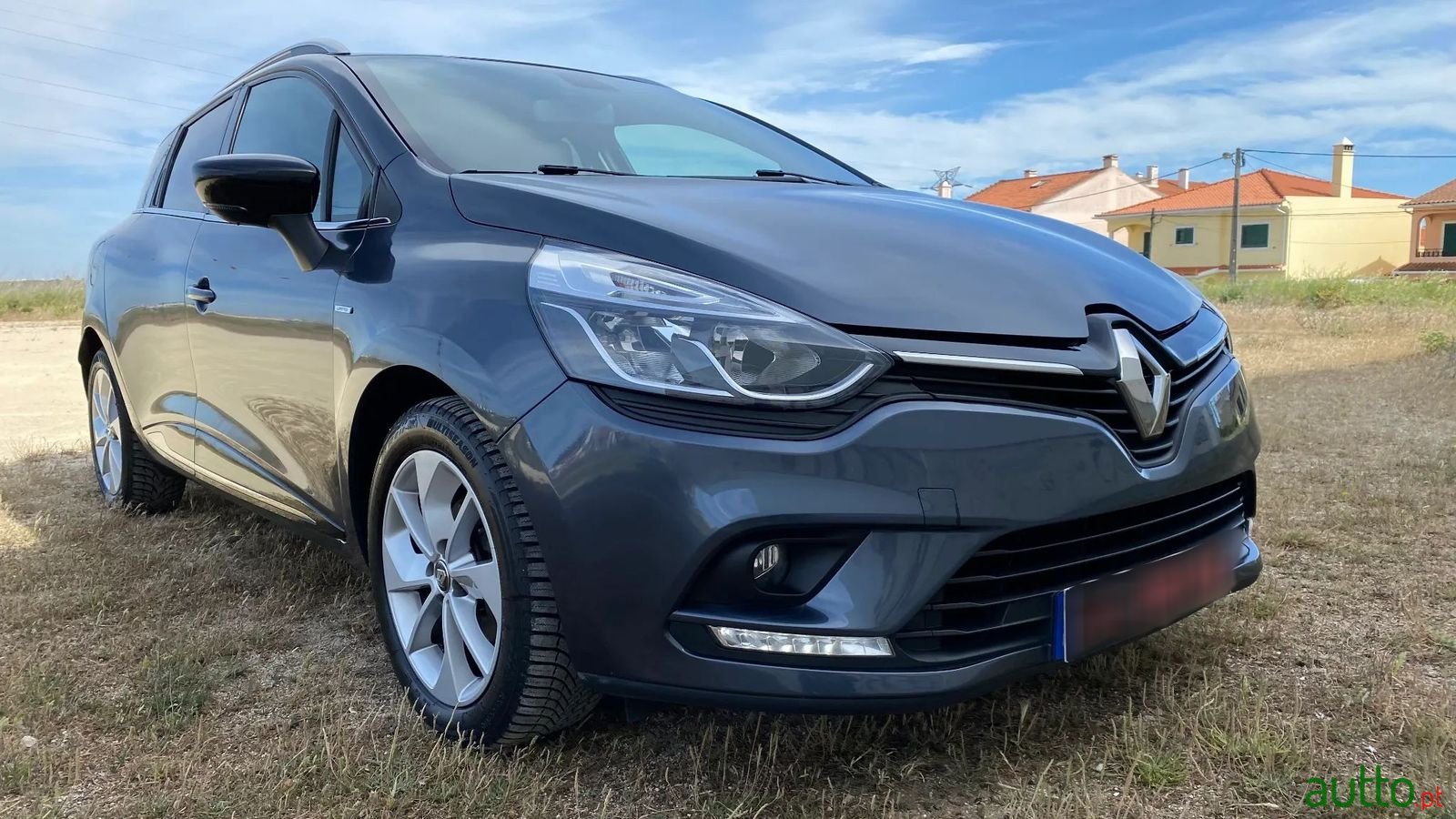 2017' Renault Clio Sport Tourer photo #1