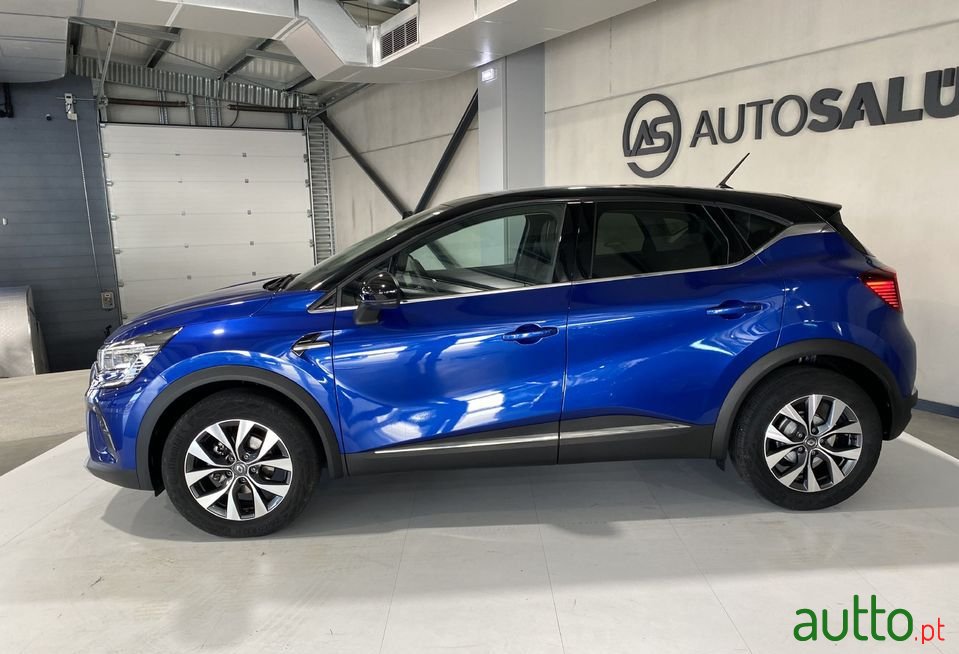 2021' Renault Captur photo #2