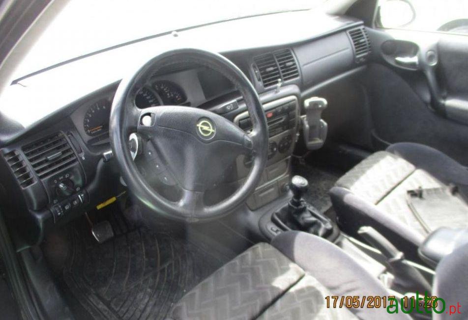 1999' Opel Vectra 2.0 Tdi Cd photo #3