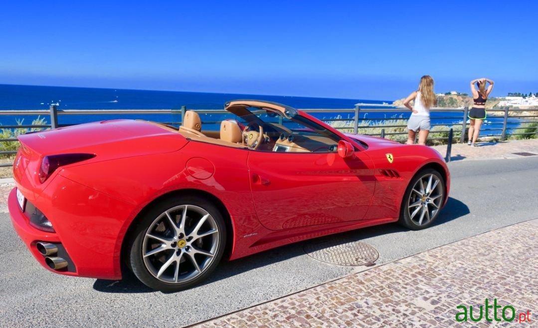 2010' Ferrari California photo #2