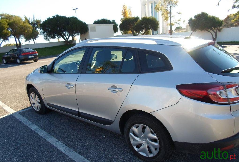 2012' Renault Megane Sport Tourer photo #2