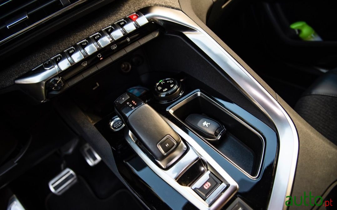 2019' Peugeot 5008 photo #5