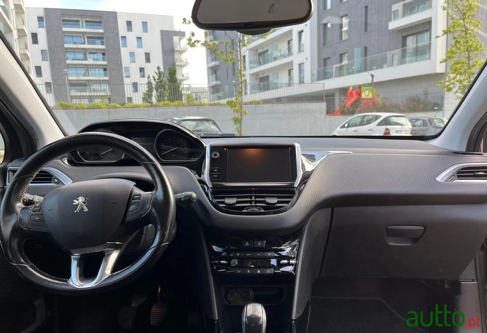 2017' Peugeot 2008 photo #6