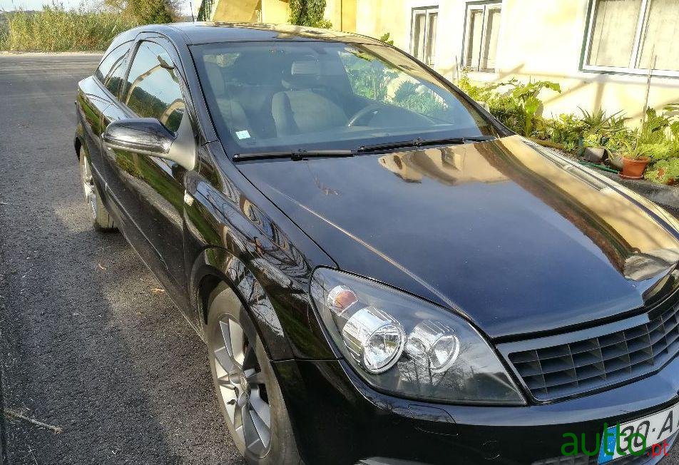 2005' Opel Astra Gtc photo #1