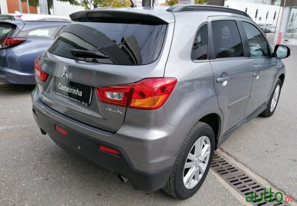 2013' Mitsubishi ASX photo #4