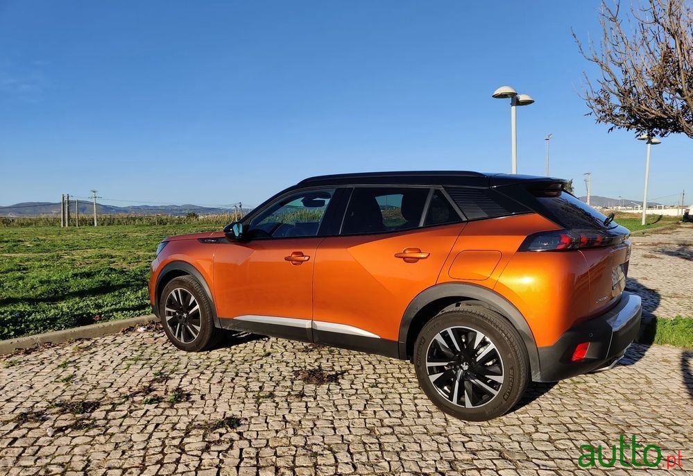 2020' Peugeot 2008 photo #1