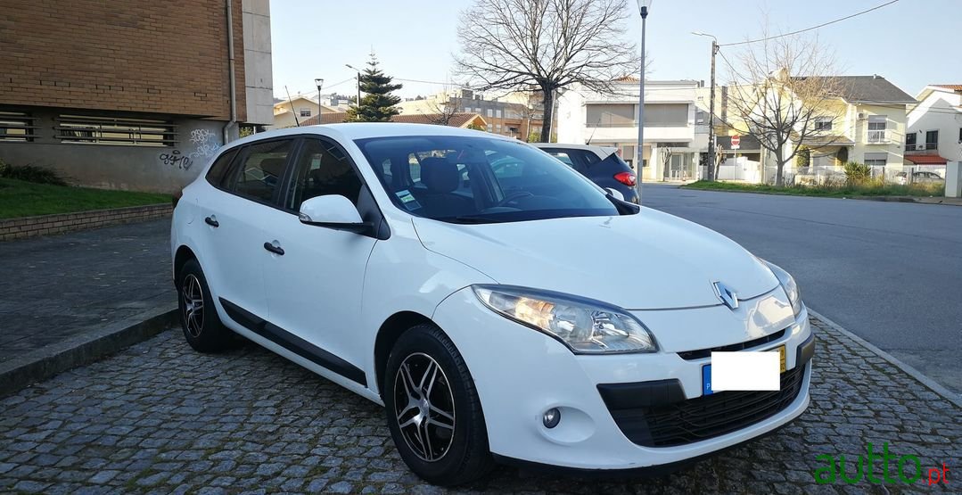 2011' Renault Megane Sport Tourer photo #1