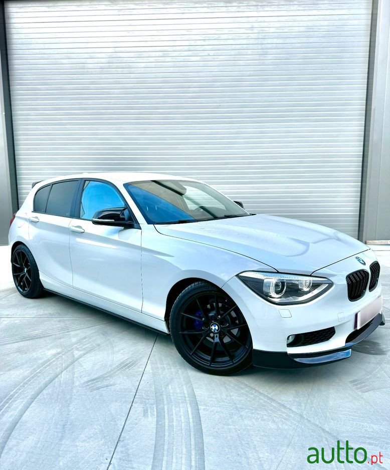 2012' BMW 116 D Line Sport photo #2