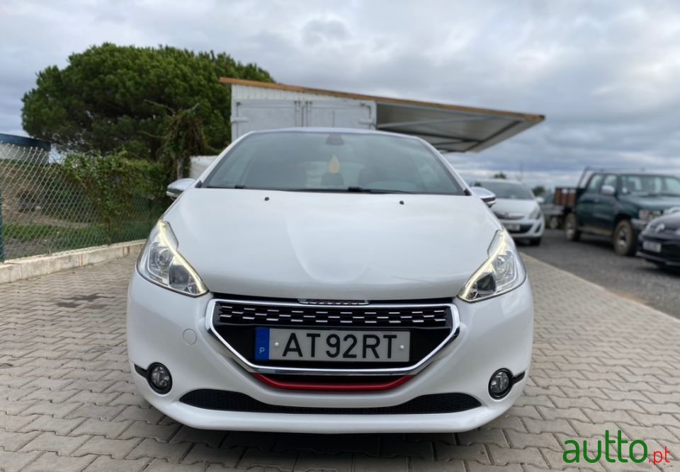 2014' Peugeot 208 photo #3