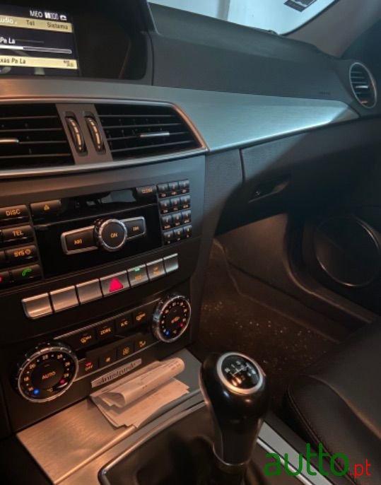 2011' Mercedes-Benz C-250 photo #4