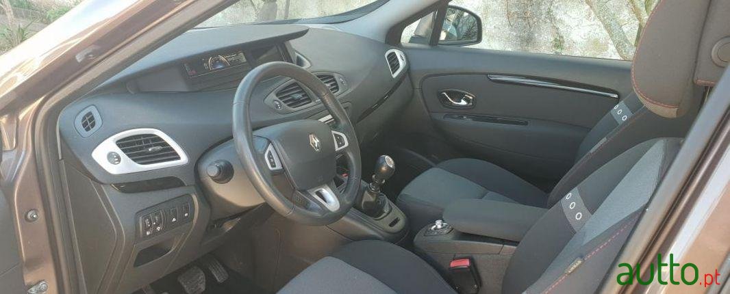 2012' Renault Scenic Grand Scenic 7Lug photo #1