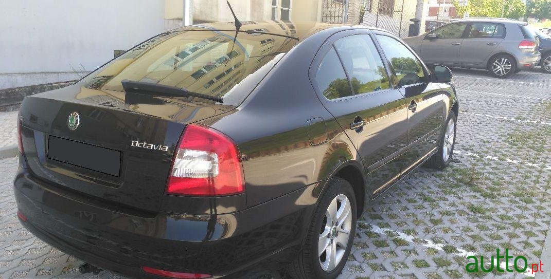 2010' Skoda Octavia 1.6 Tdi photo #1
