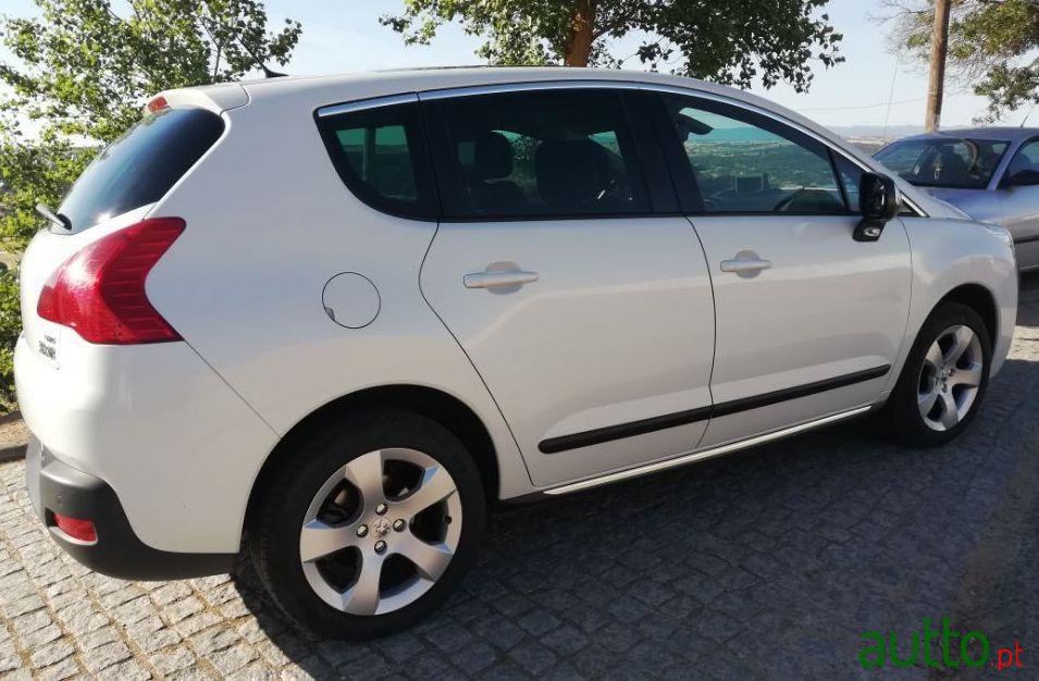 2011' Peugeot 3008 Allure photo #2