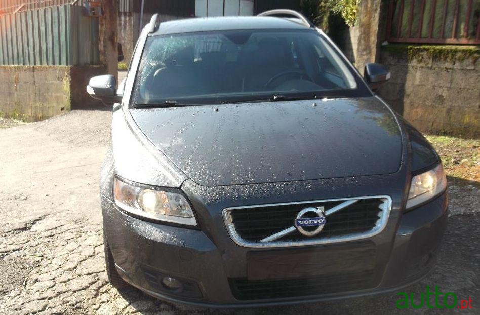 2011' Volvo V50 photo #1