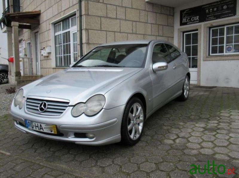 2003' Mercedes-Benz C-220 Cdi Evolution photo #2