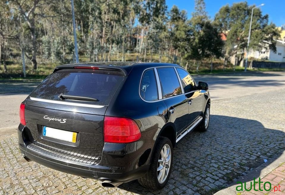 2005' Porsche Cayenne photo #2