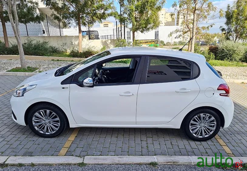 2016' Peugeot 208 photo #3