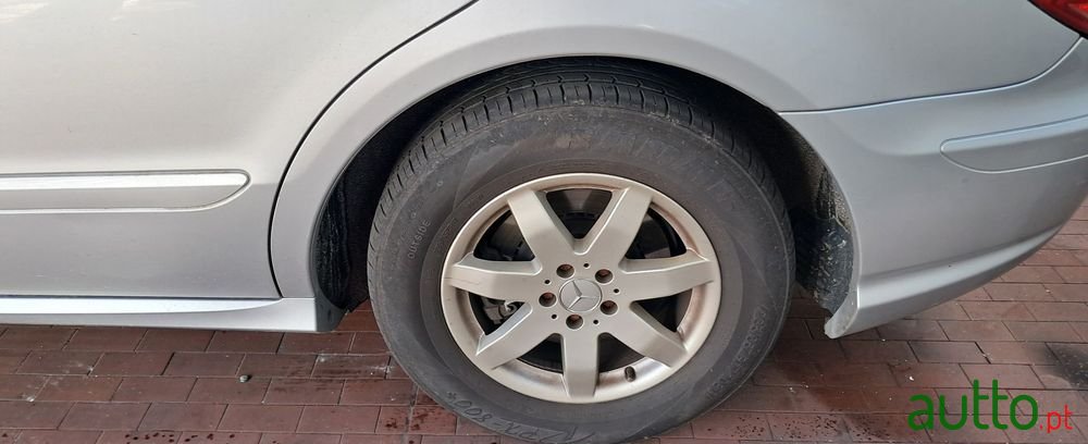 2010' Mercedes-Benz Classe R photo #3