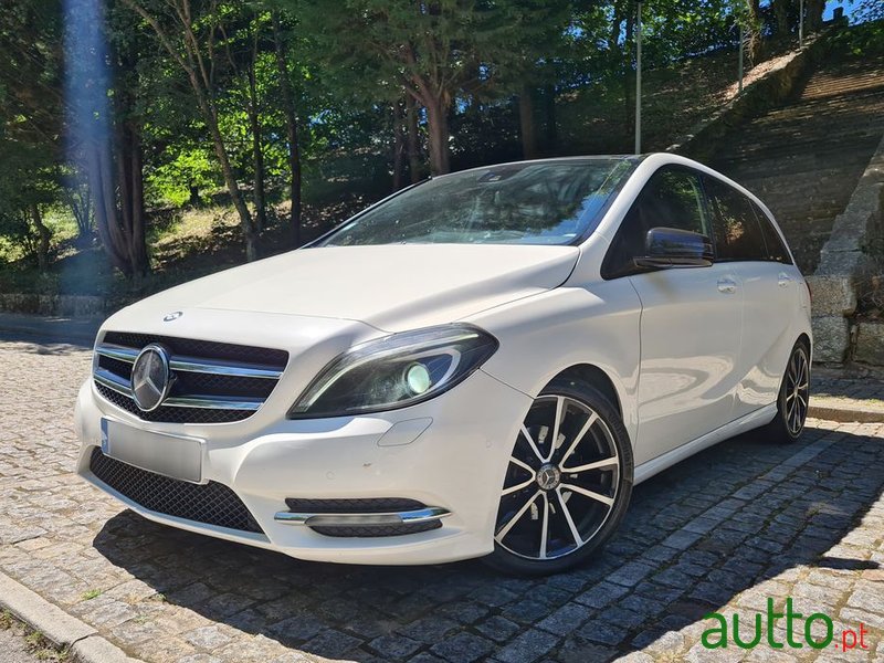 2013' Mercedes-Benz B 200 photo #1