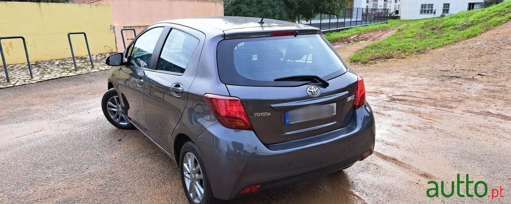 2015' Toyota Yaris photo #4