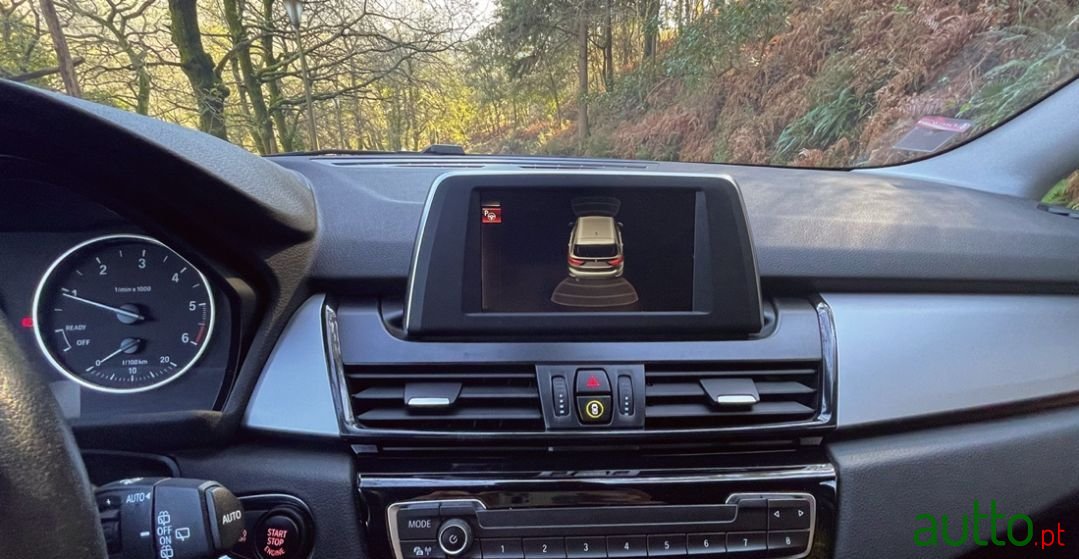 2016' BMW 216 Gran Tourer photo #6