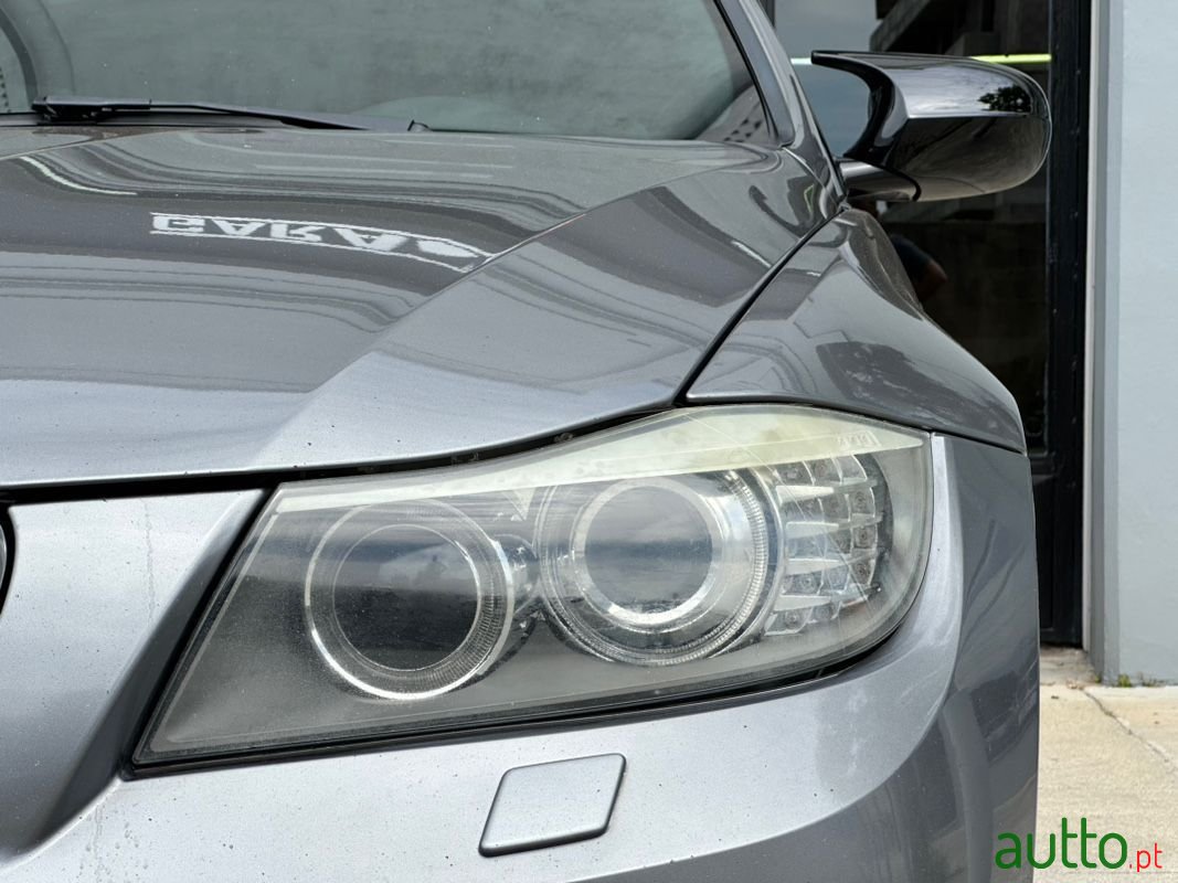 2010' BMW 320 photo #4