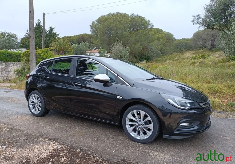 2016' Opel Astra photo #2