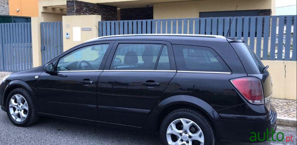 2006' Opel Astra Caravan photo #3