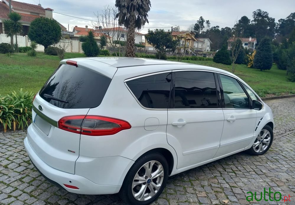 2010' Ford S-Max photo #5