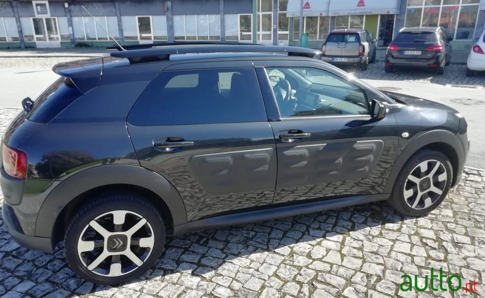 2015' Citroen C4 Cactus photo #2