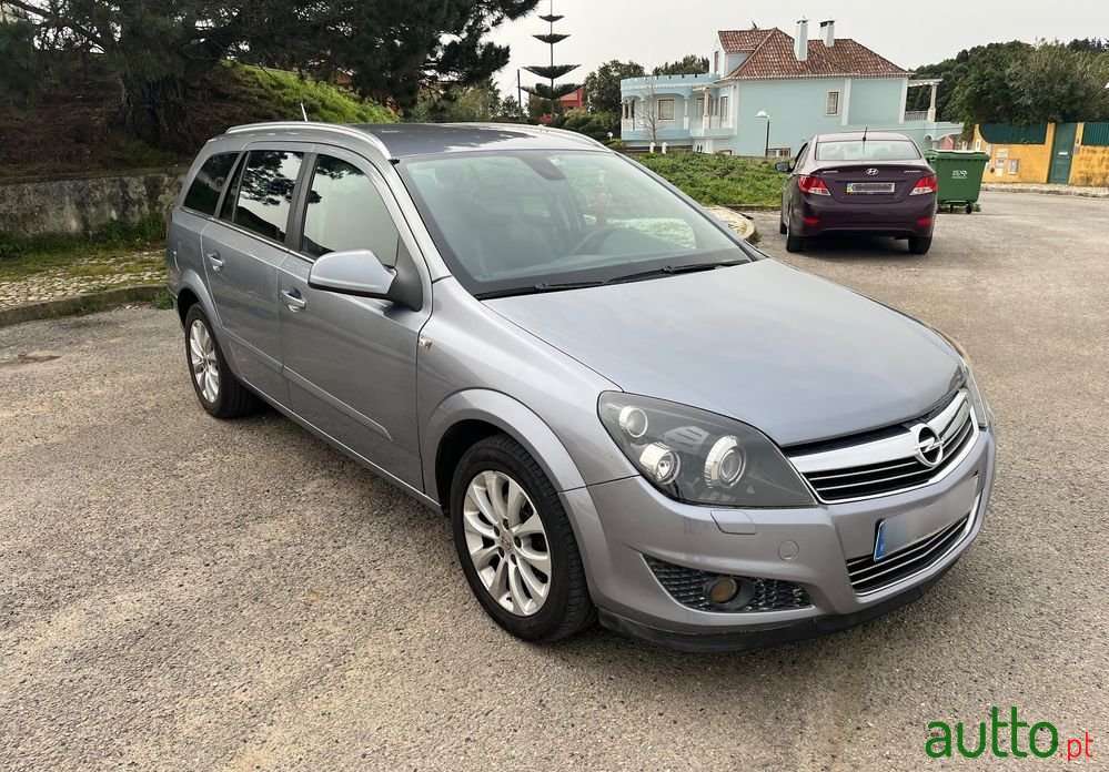 2009' Opel Astra Caravan photo #3