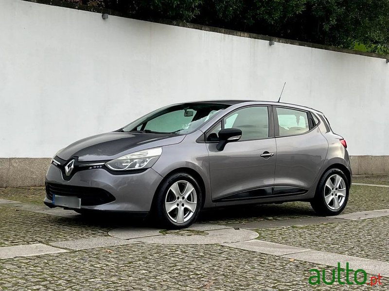 2012' Renault Clio photo #1