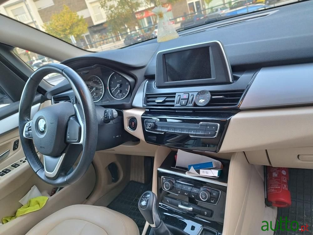 2015' BMW 216 Active Tourer photo #2