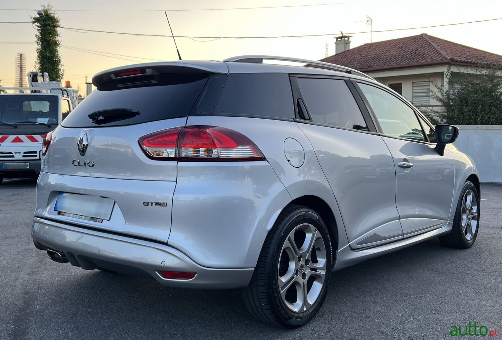 2017' Renault Clio Sport Tourer photo #4