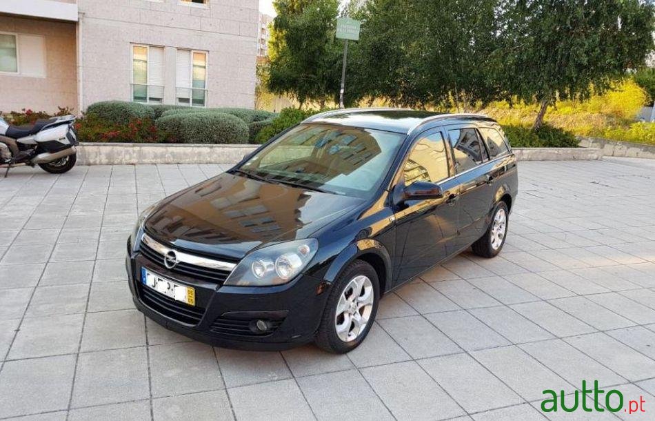 2006' Opel Astra Caravan photo #2