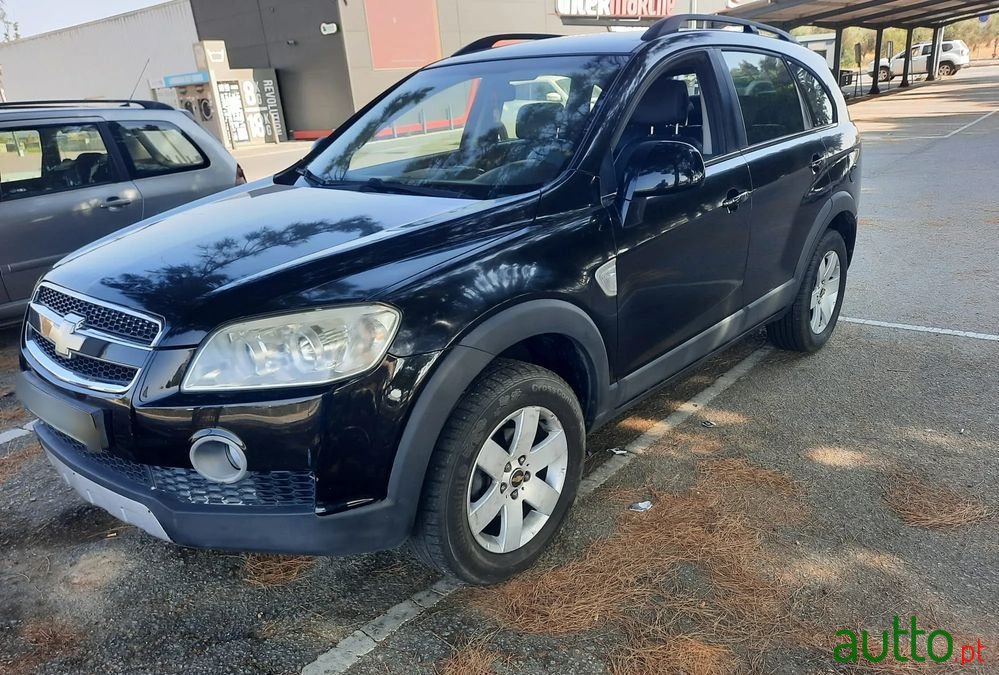 2008' Chevrolet Captiva 2.0 Vcdi Seven 7L photo #2