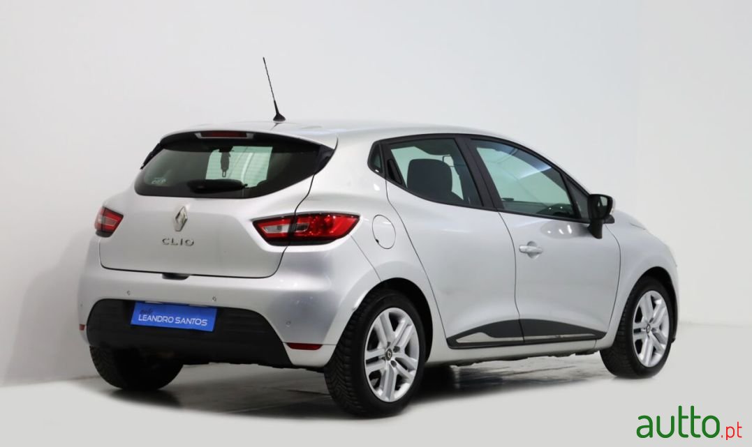 2019' Renault Clio photo #2