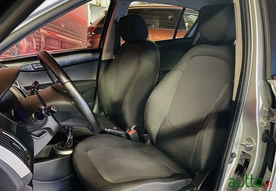 2015' Hyundai i20 photo #4