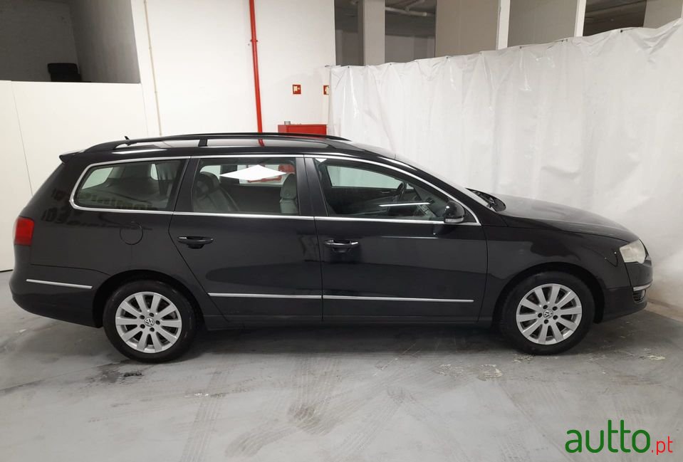 2006' Volkswagen Passat Variant photo #2