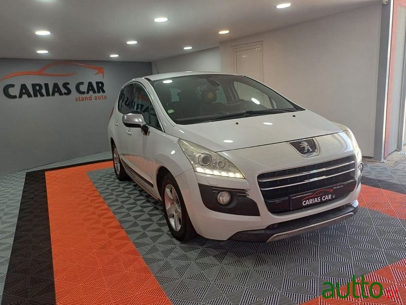 2013' Peugeot 3008 2.0 Hdi Hybrid4 photo #2