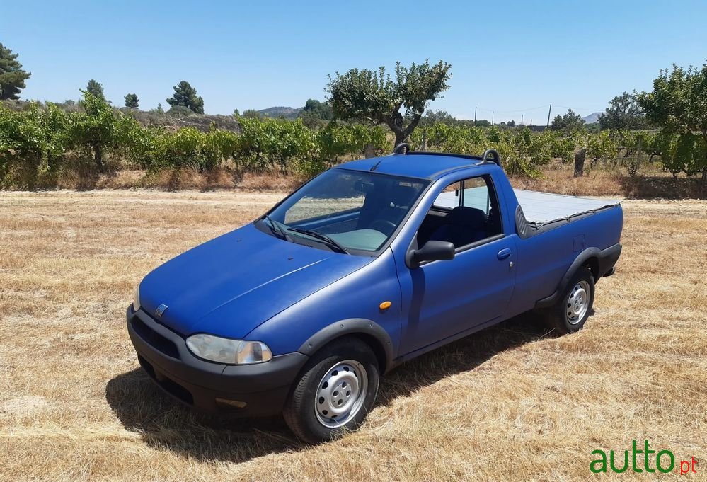 2002' Fiat Strada photo #1