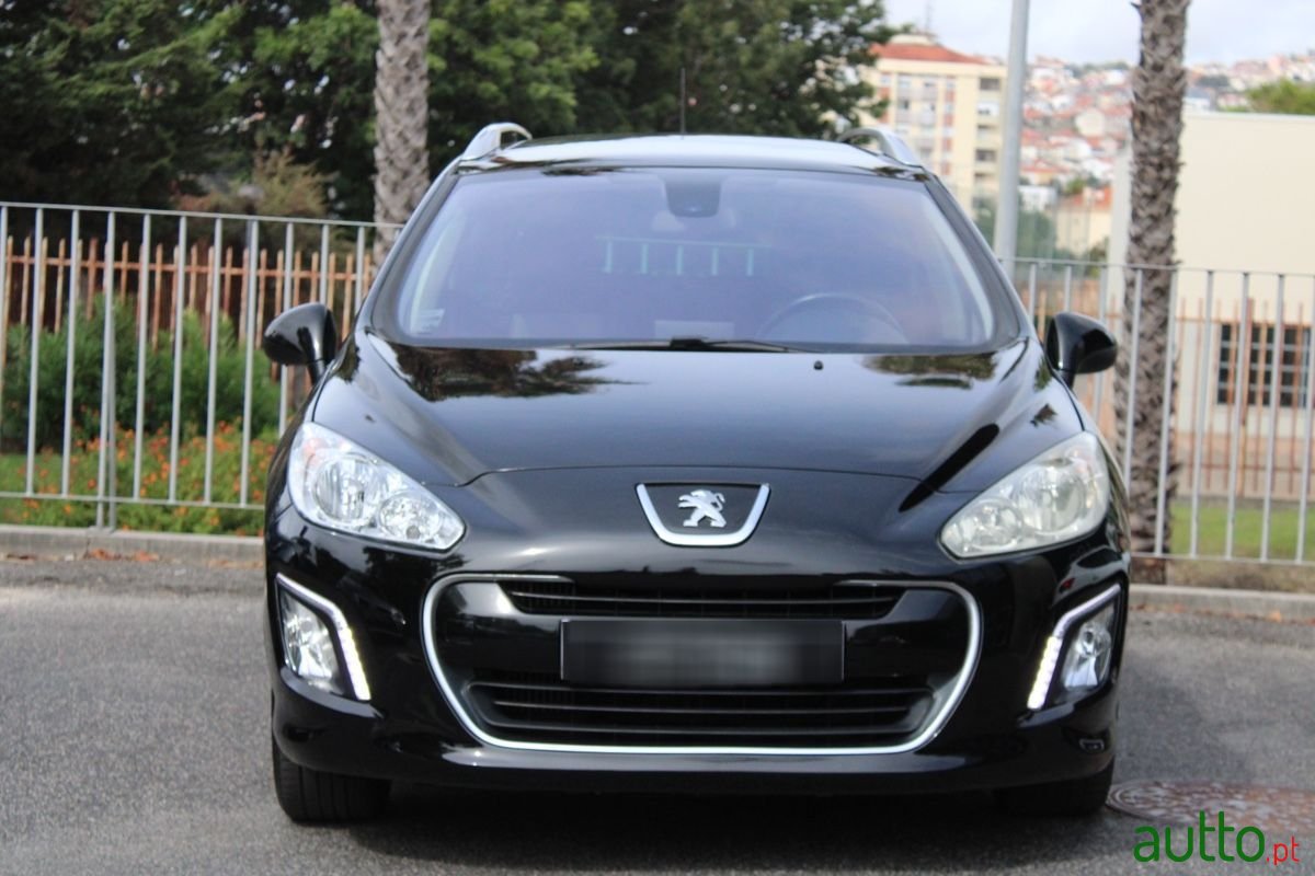 2011' Peugeot 308 Sw photo #3