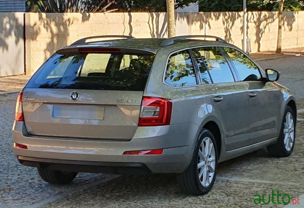 2014' Skoda Octavia Break photo #2