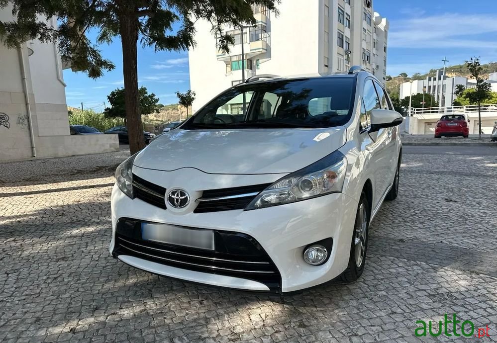 2016' Toyota Verso photo #2