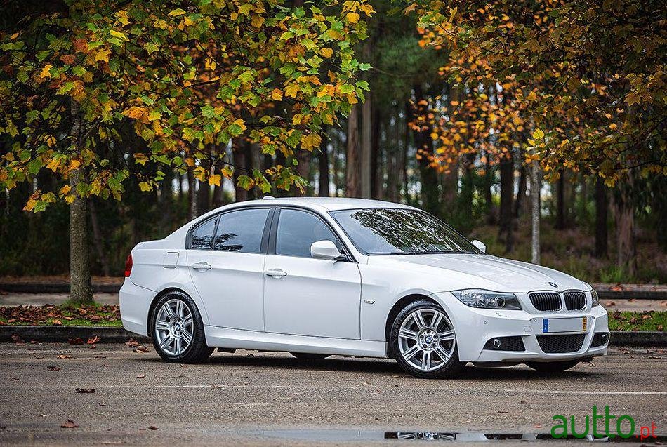 2010' BMW 320 D Edição M photo #2