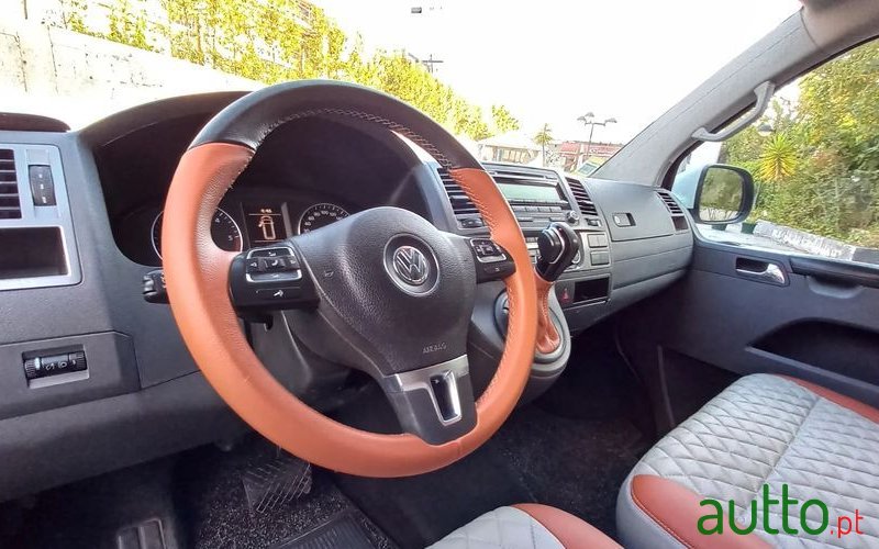 2015' Volkswagen Caravelle photo #1