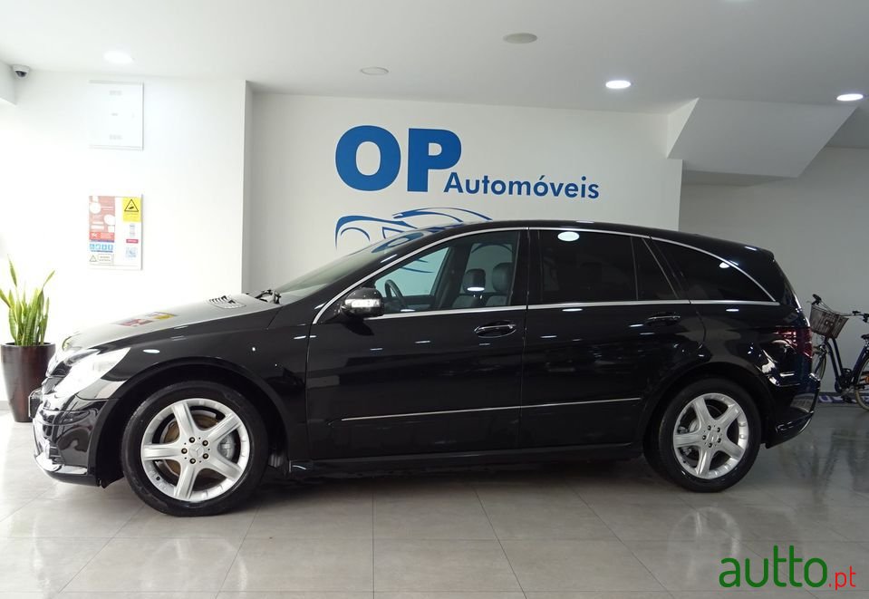 2009' Mercedes-Benz R-320 photo #2