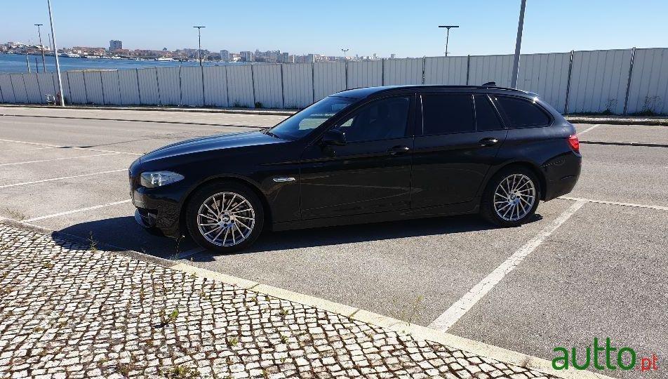 2011' BMW 520 photo #3