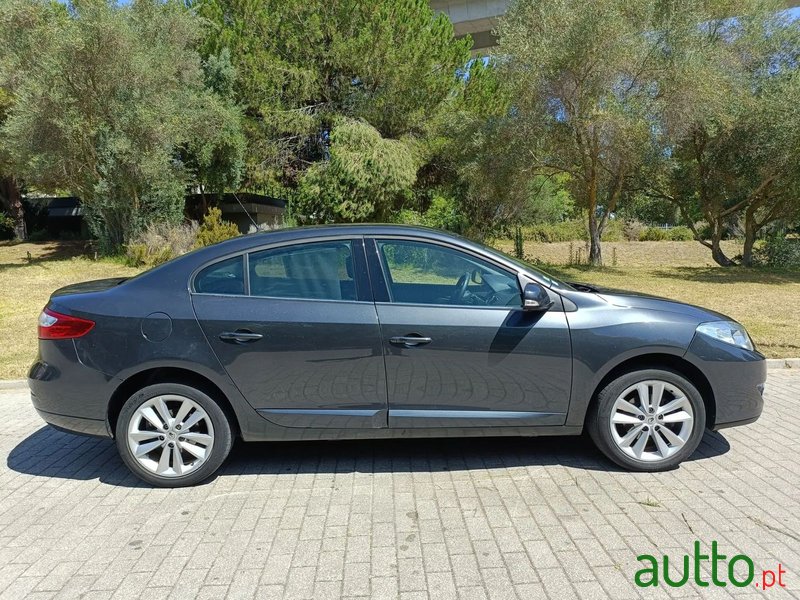 2011' Renault Fluence photo #6