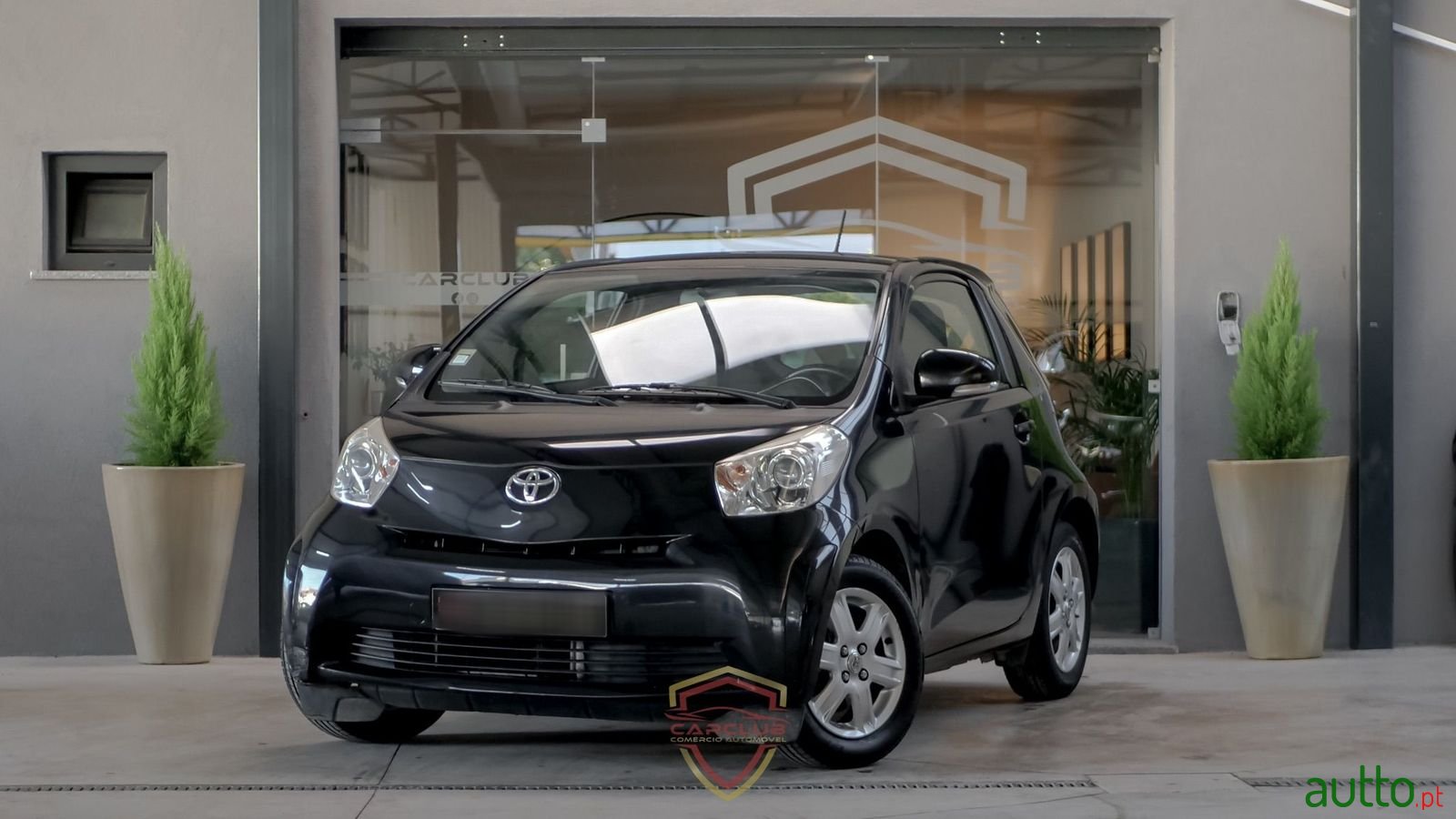 2010' Toyota iQ photo #1